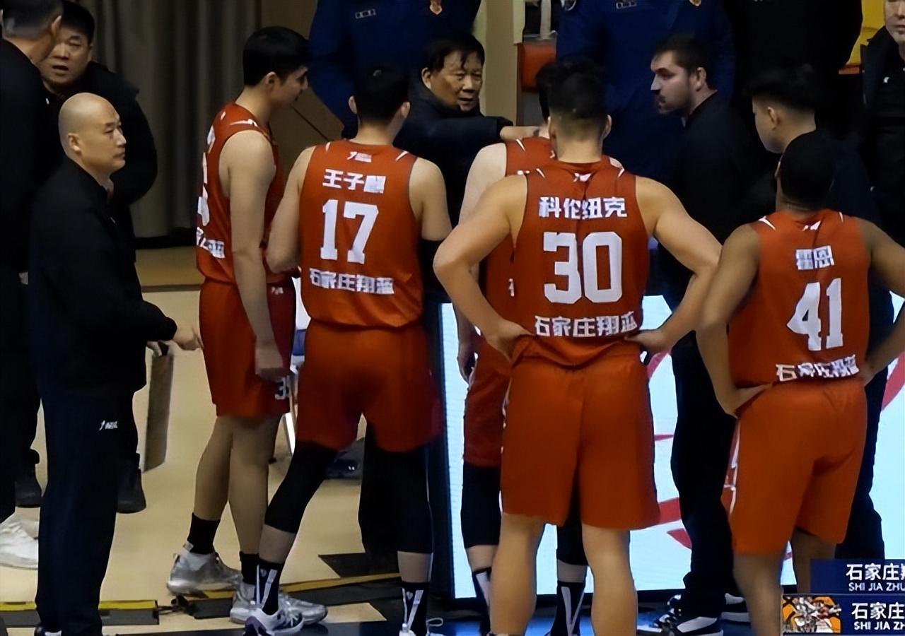 九游娱乐PC版-4个加时！3小时15分钟！中国篮球史诗苦战引发巨大争议：裁判太黑