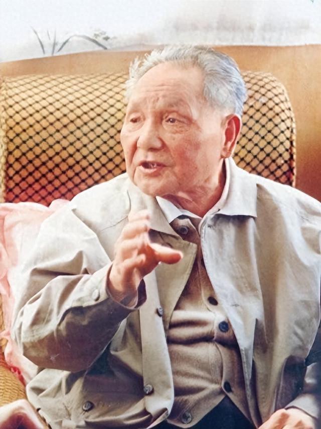 九游电脑版-新中国一穷二白时国足为何能威震亚洲足坛？贺龙：踢不好就解散